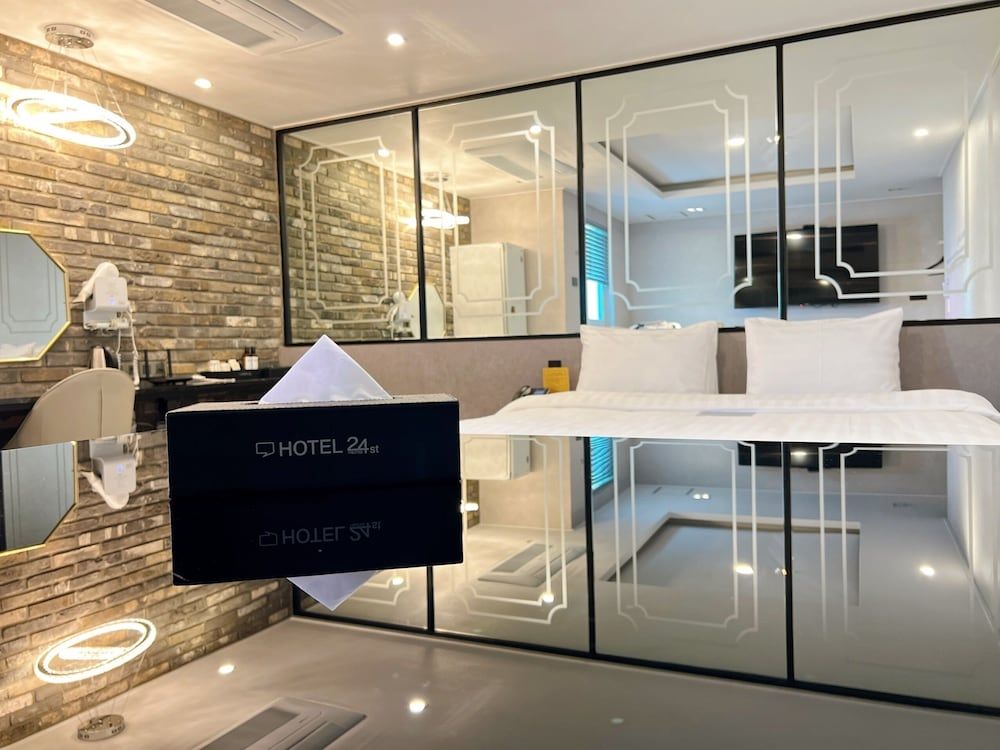 Hotel 24st Urban Brown Seosan Lake Park