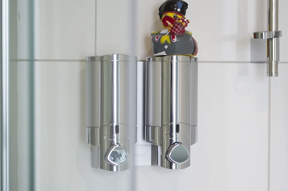 Lock Chambers Caledonian Canal Centre Standard Twin Room (Loch Oich) 9