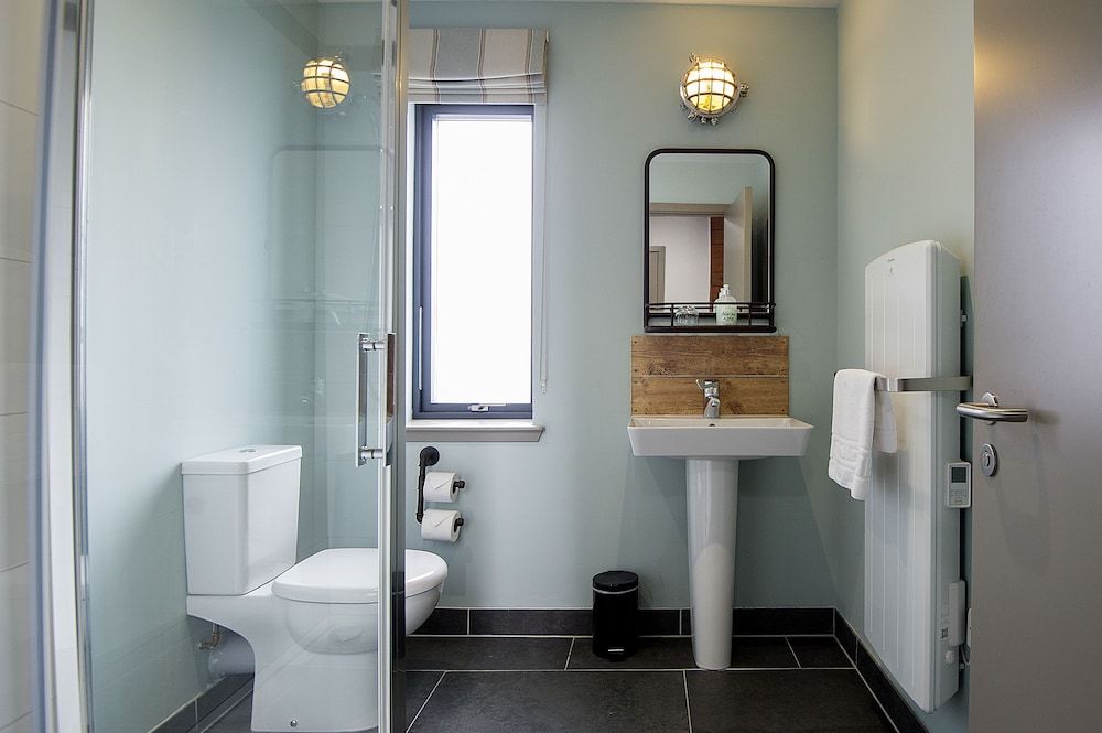 Lock Chambers Caledonian Canal Centre Standard Twin Room (Loch Oich) 8