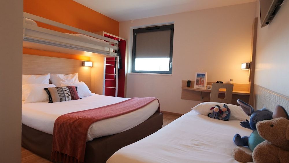 Oneloft Hotel Classic Quadruple Room 2