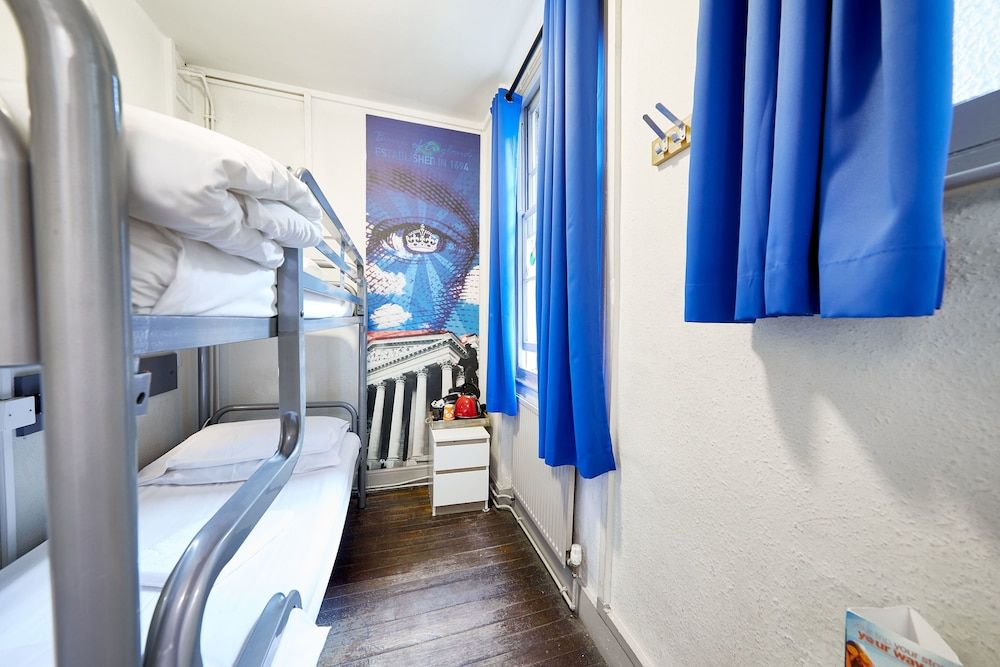 St Christopher's Inn, London Bridge - Hostel Private 2 Bunk Room, Shared Bathroom 5