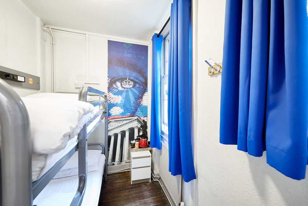 St Christopher's Inn, London Bridge - Hostel Private 2 Bunk Room, Shared Bathroom 6