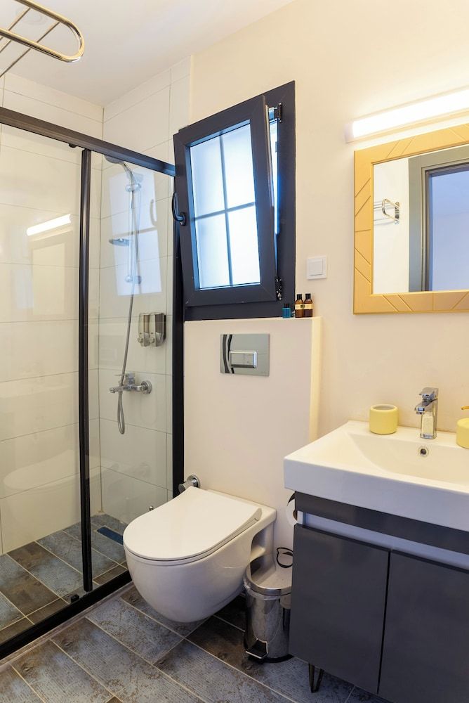 Juliet Alacati Deluxe Quadruple Room 6