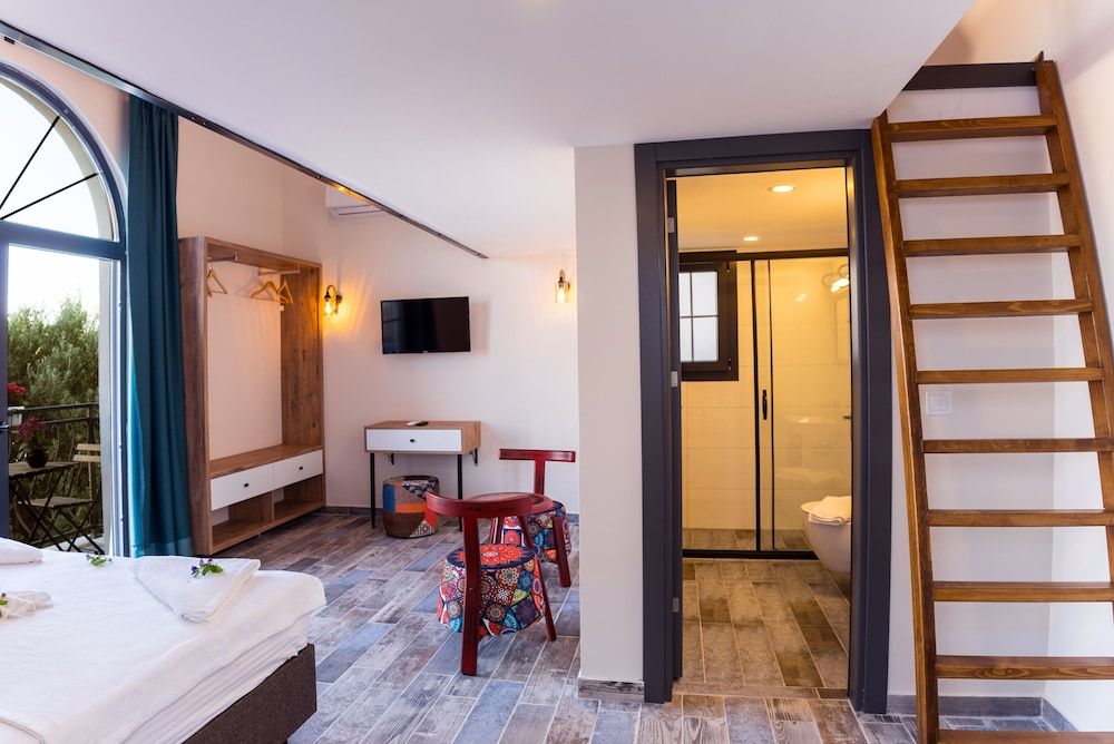 Juliet Alacati Deluxe Quadruple Room 9