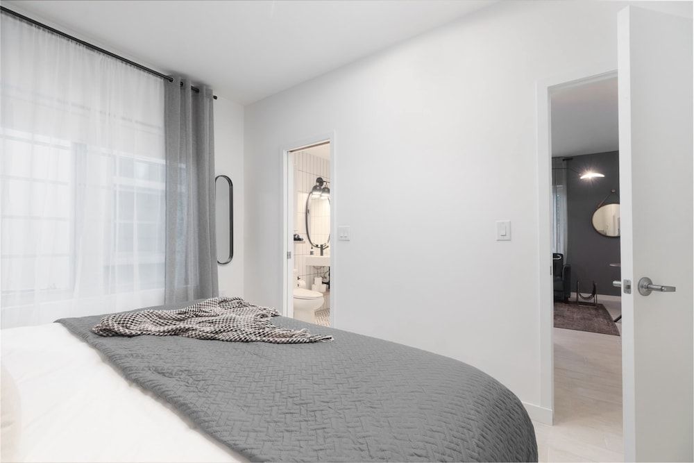 undefined Park Ave Suites 8