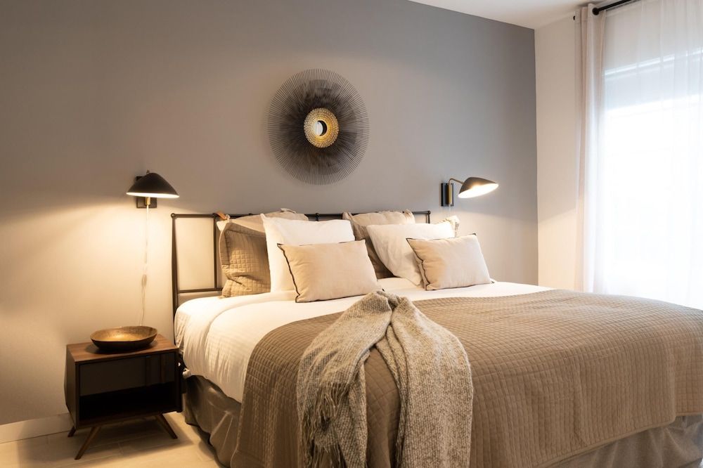 undefined Park Ave Suites 9