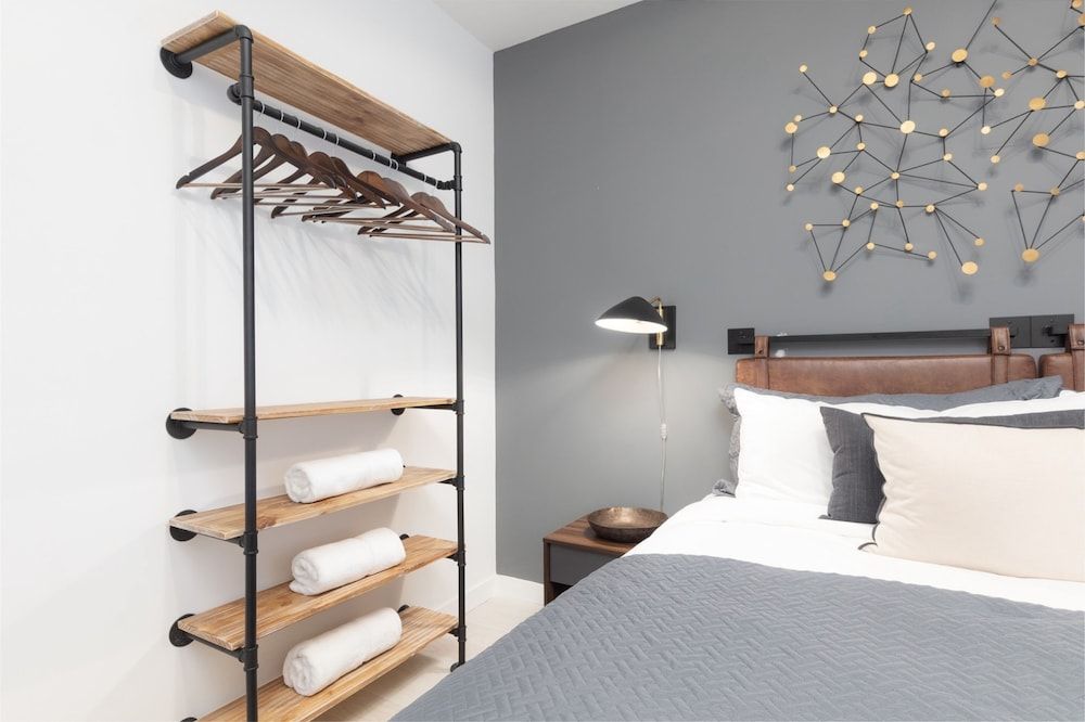 undefined Park Ave Suites 7