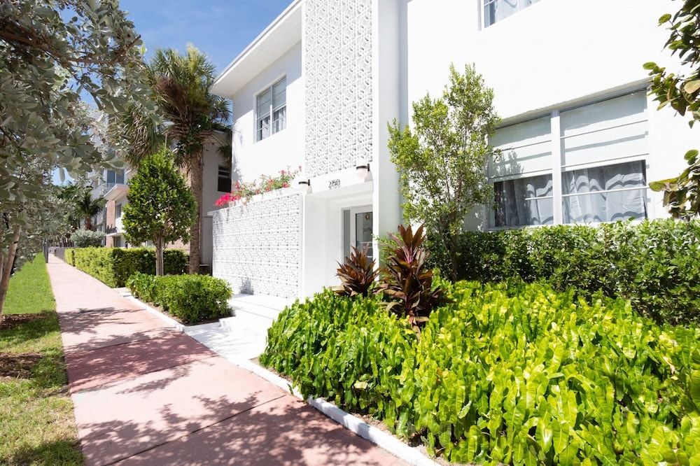 undefined Park Ave Suites 4