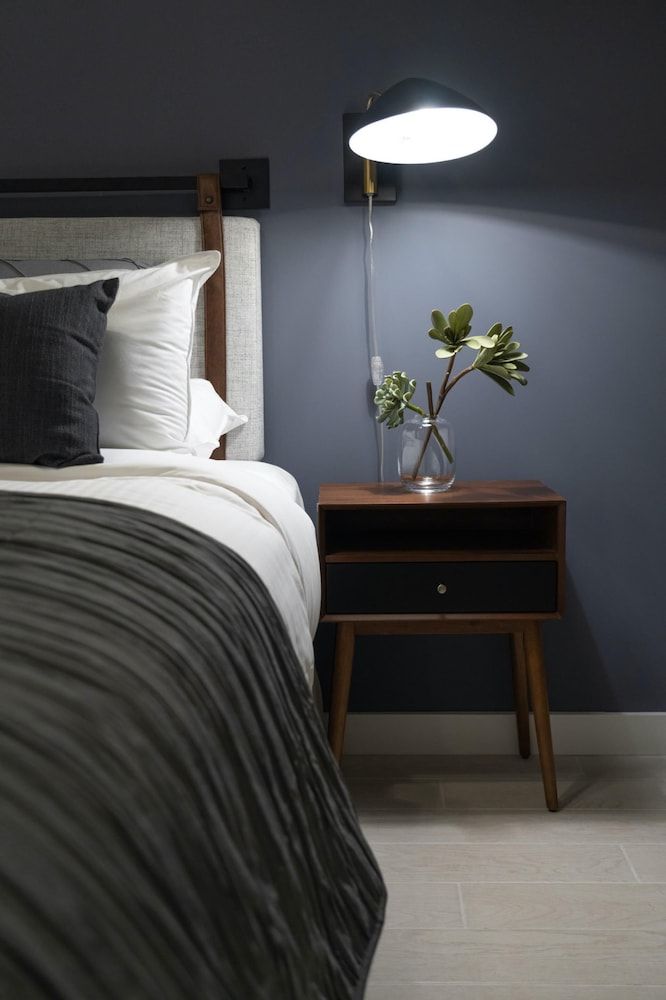 undefined Park Ave Suites 6