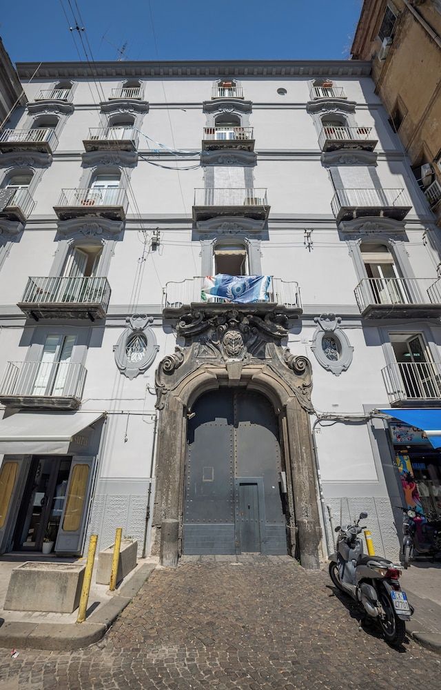 undefined Napoli Squares Suites 8