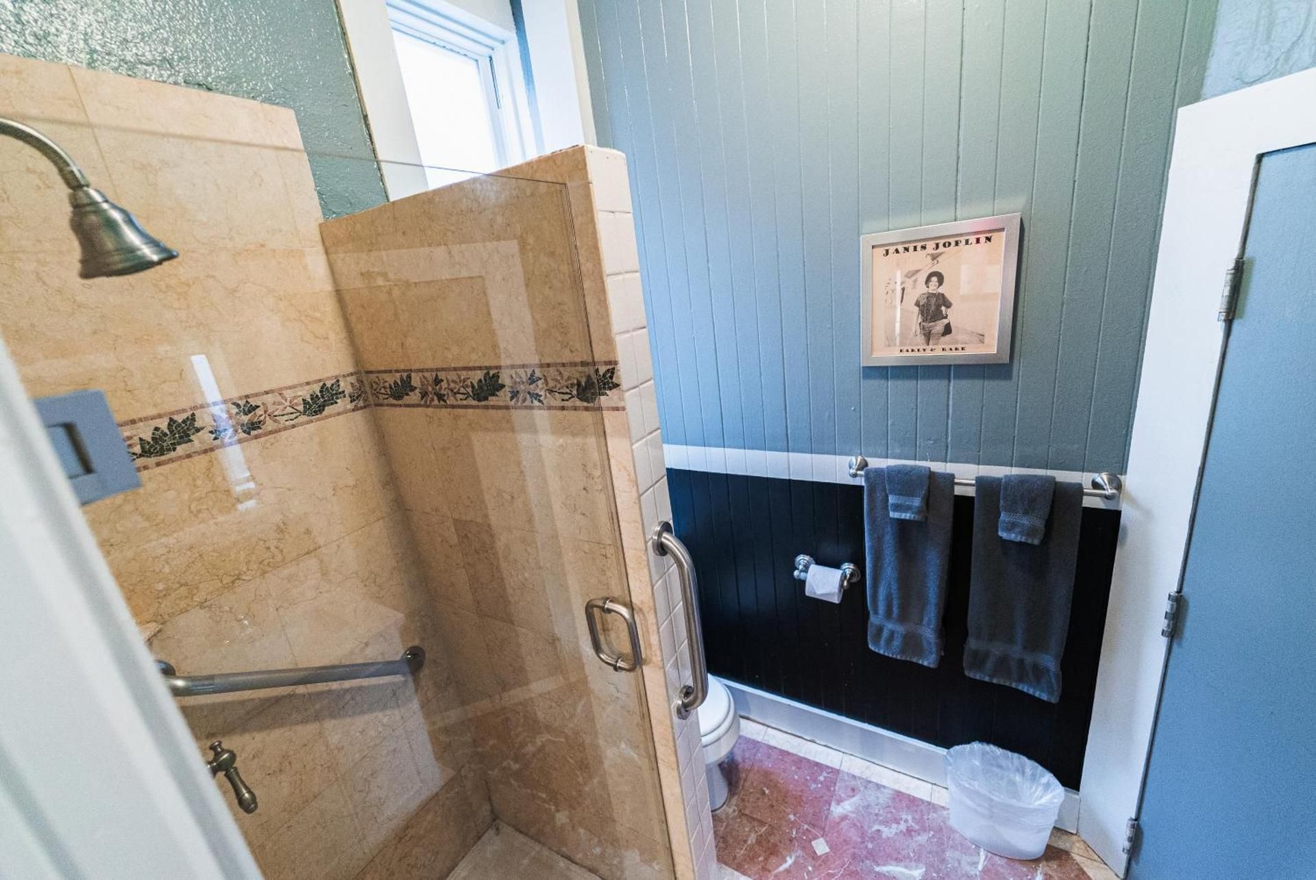 Janis Joplin Room with King Bed and Private Bathroom
