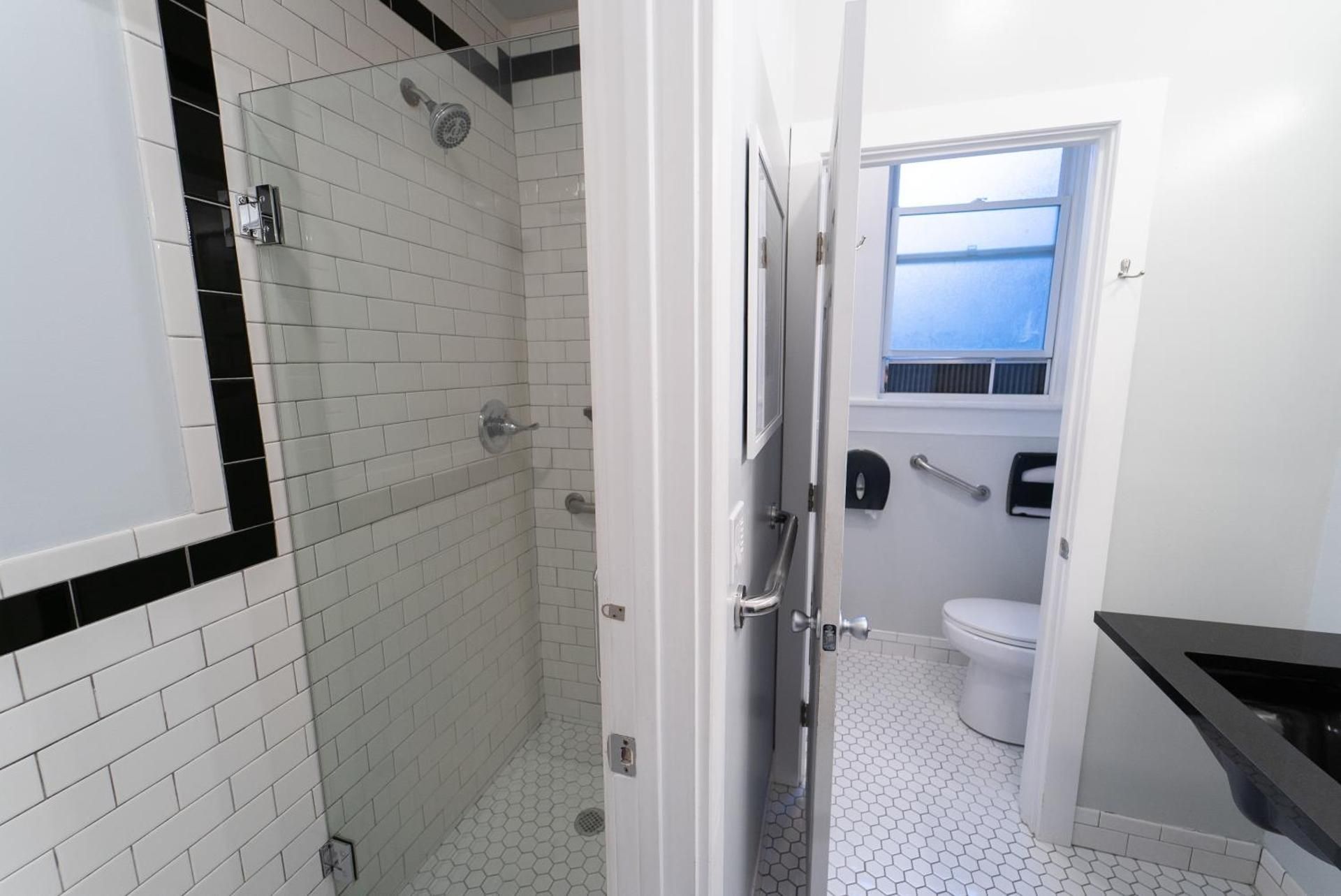 1 Person in 6-Capsule with En-Suite - Male Only