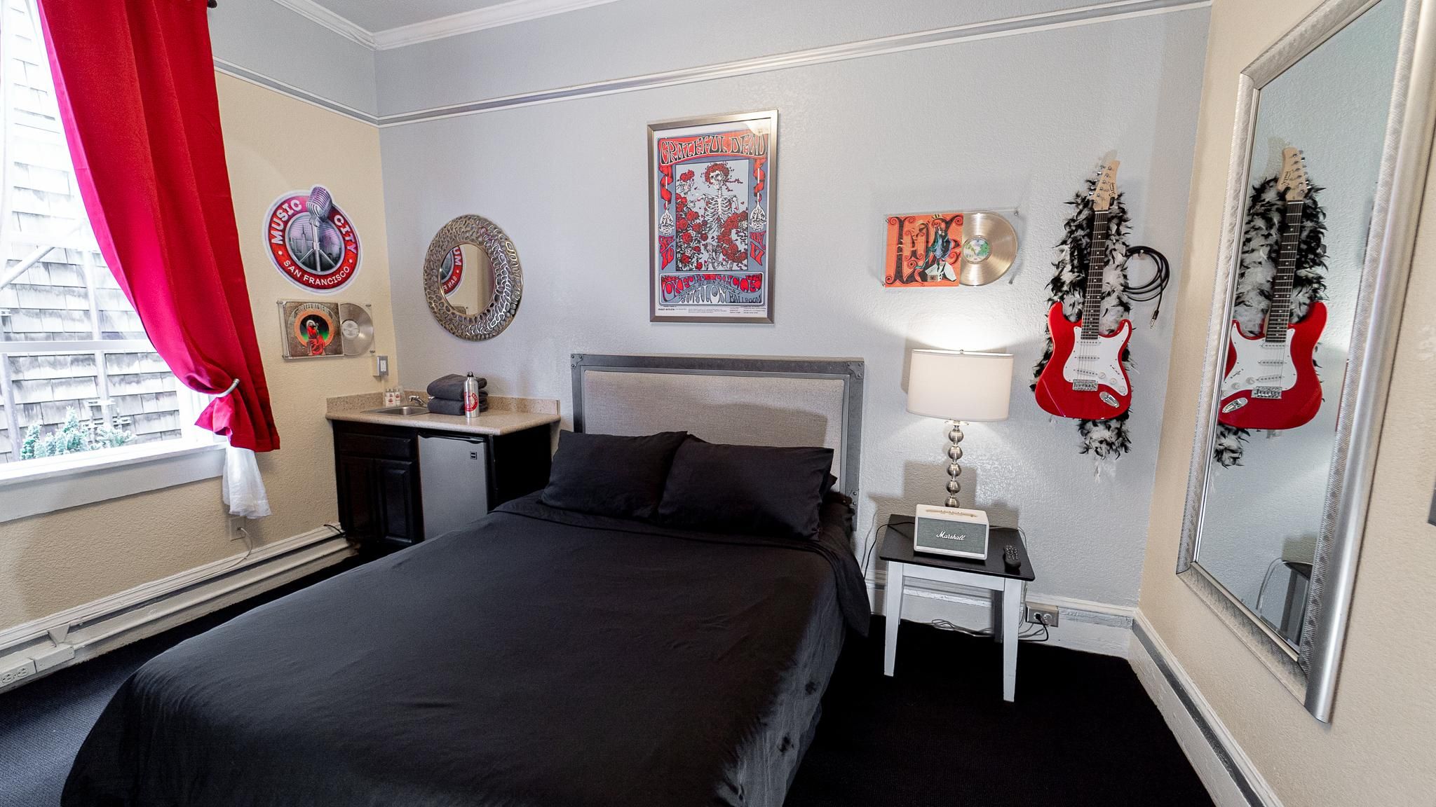 Grateful Dead Room with Shared Bathroom