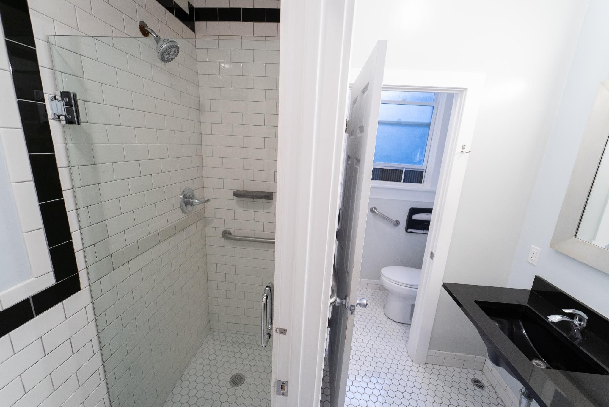 1 Person in 6-Capsule with En-Suite - Female Only