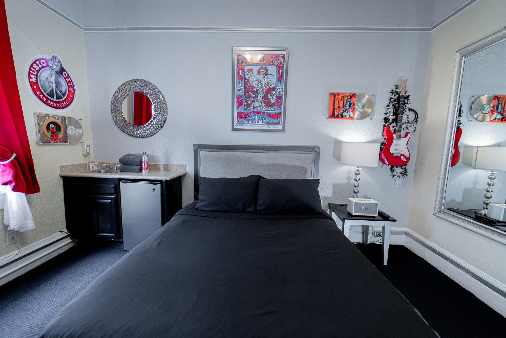Grateful Dead Room with Shared Bathroom
