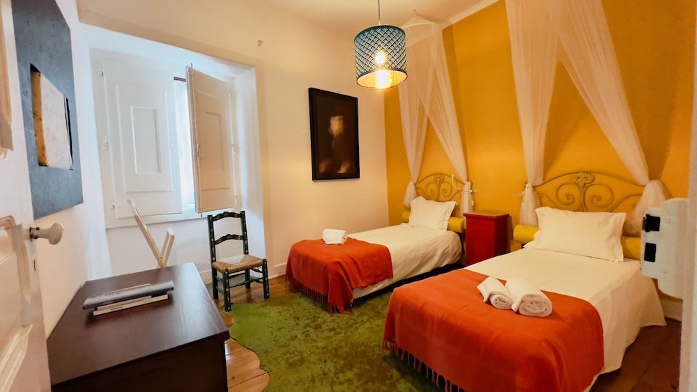 Spirit of Time Spend time in Lisbon Apartment, 2 Bedrooms, Balcony, Garden View 9