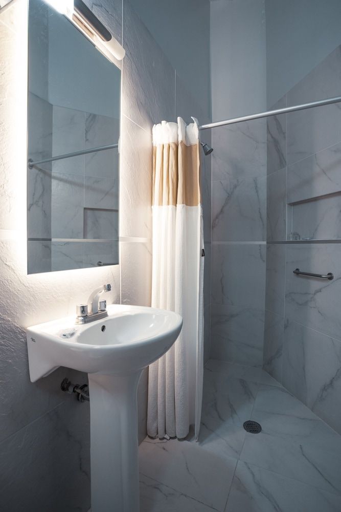 Hotel Principal Habitacion Confort - Family Room 2