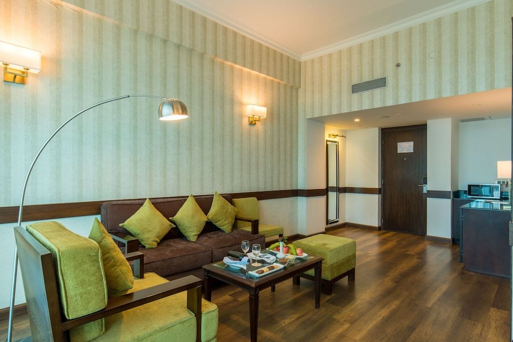 Soaltee Westend Premier Executive Suite, 1 Bedroom, Hot Tub, Pool View 8