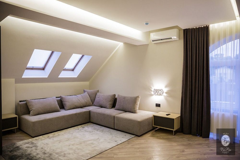 VisPas Hotel Deluxe Suite, 1 King Bed with Sofa bed