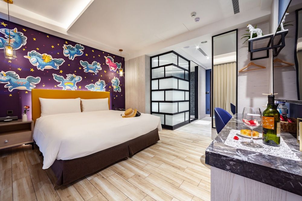 Standard Double Room (Consecutive night 11 AM check-out required)