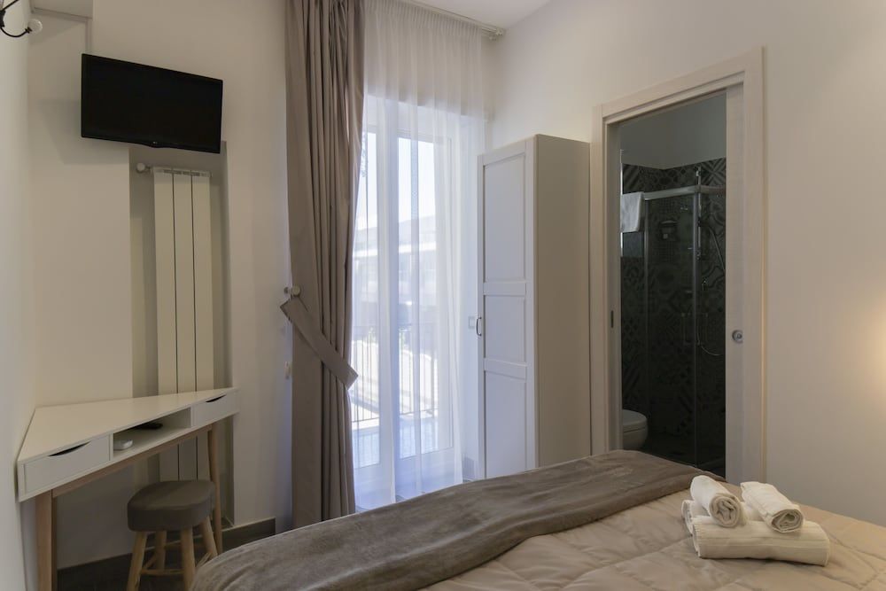 B&B Maremy - 4 Elementi Deluxe Twin Room, City View (Stanza Aria) 9