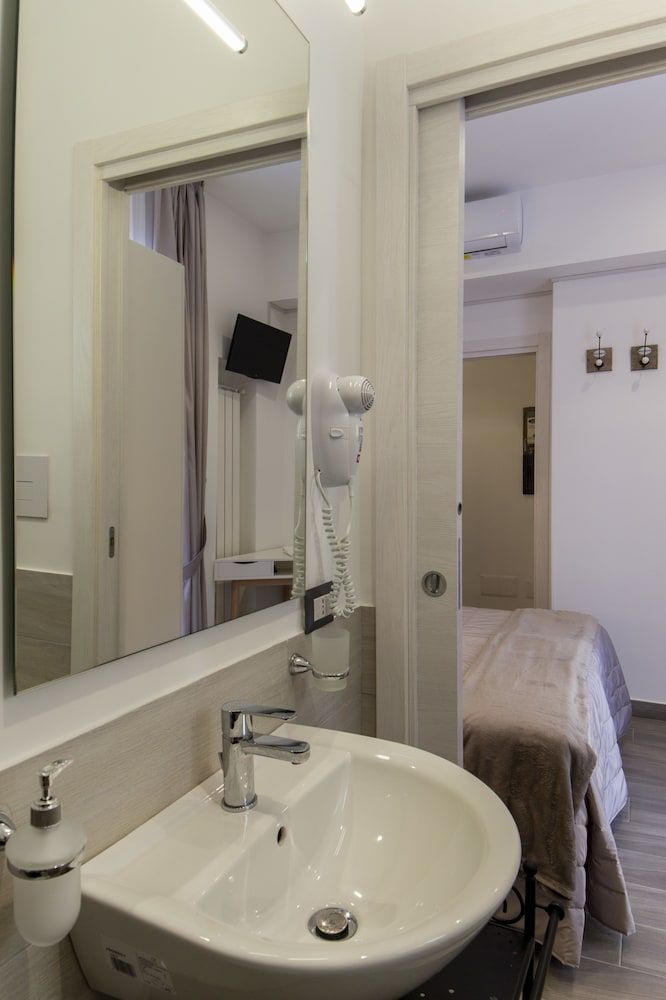 B&B Maremy - 4 Elementi Deluxe Twin Room, City View (Stanza Aria) 8