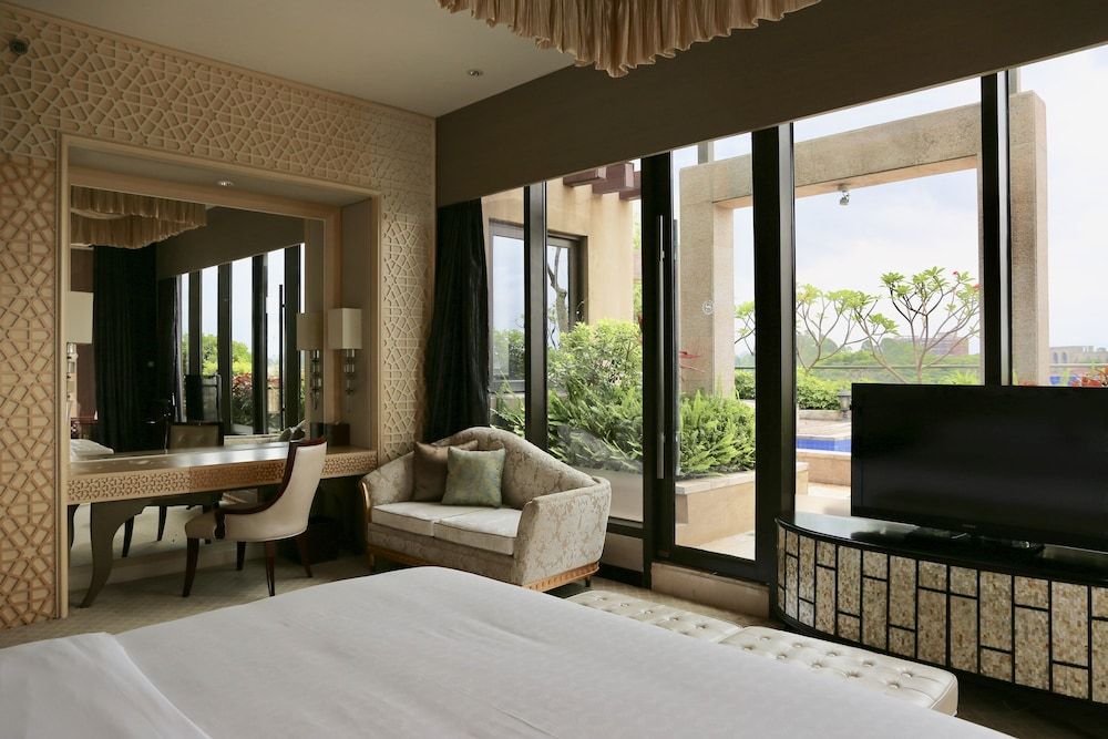 Presidential Suite, 2 Bedrooms, Balcony, Lake View