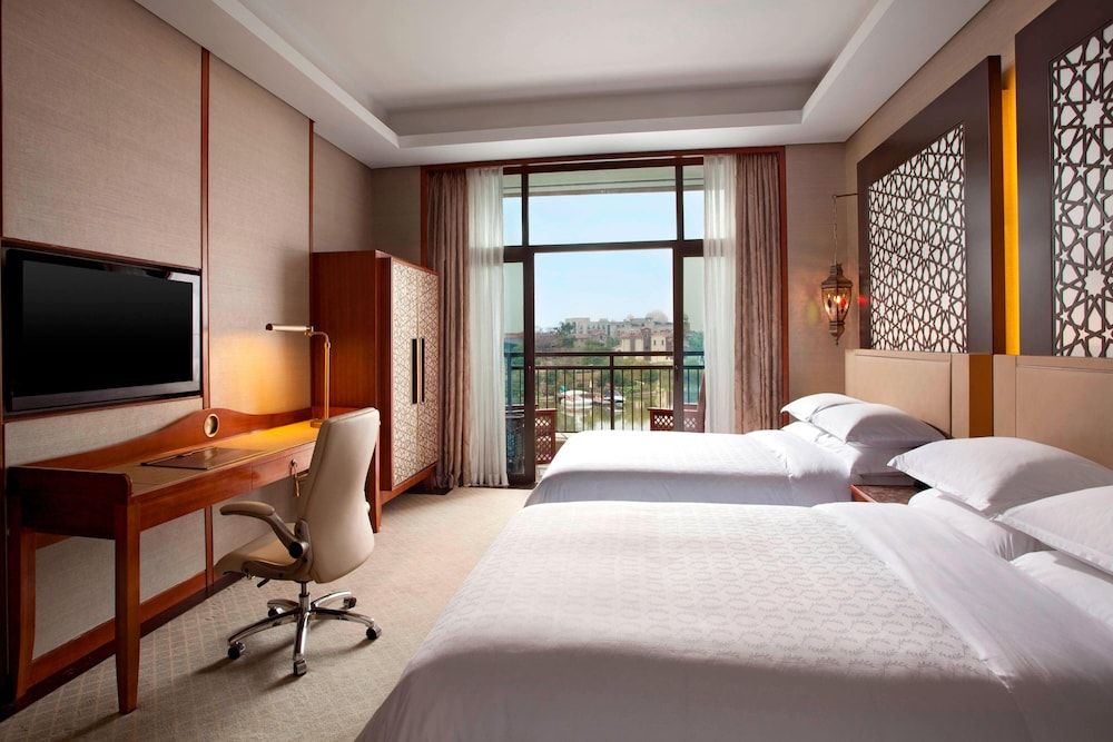 Deluxe Room, 2 Double Beds, Balcony, Garden View