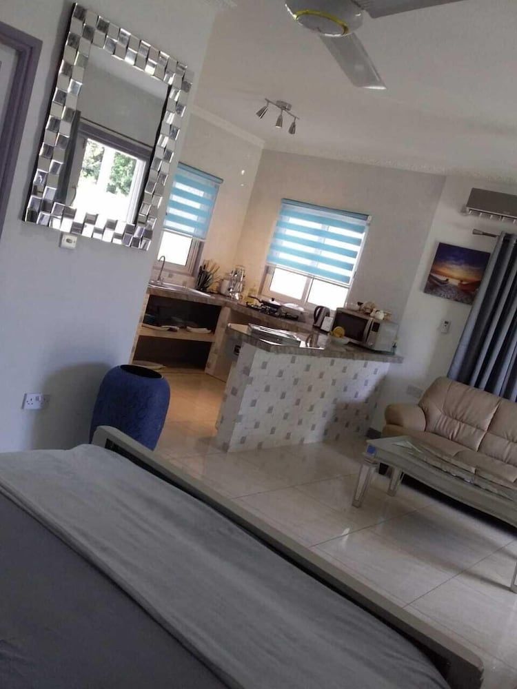 Agnes Cottage Honeymoon Room (Sapphire) 5