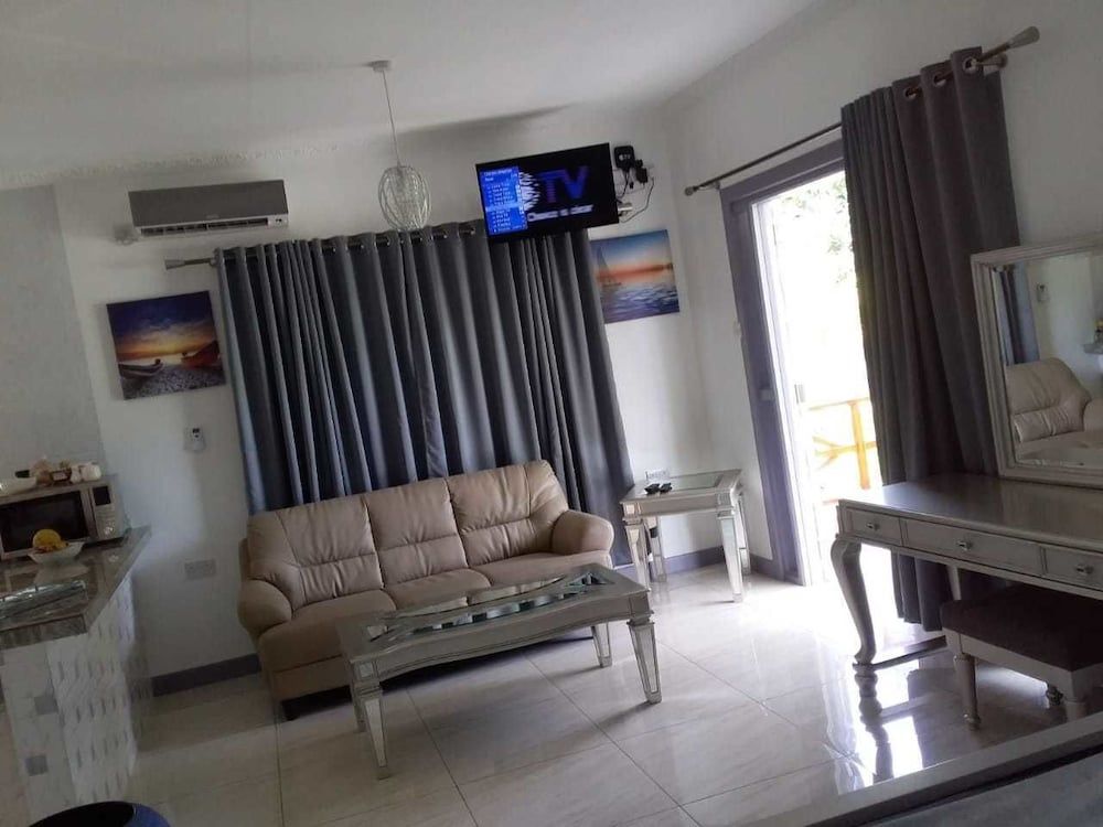 Agnes Cottage Honeymoon Room (Diamond) 8