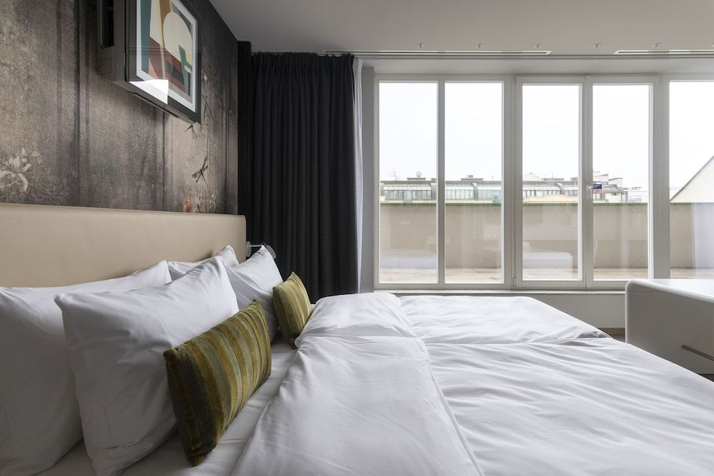 undefined Numa Prague Poise 2