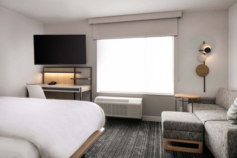 Studio, 1 King Bed with Sofa bed, Non Smoking (Mobility Accessible, Tub)