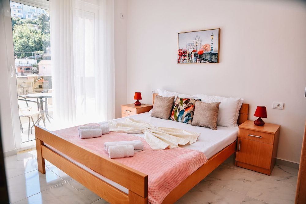 Riva Luxury Panoramic Apartment, Multiple Beds, Sea View 2