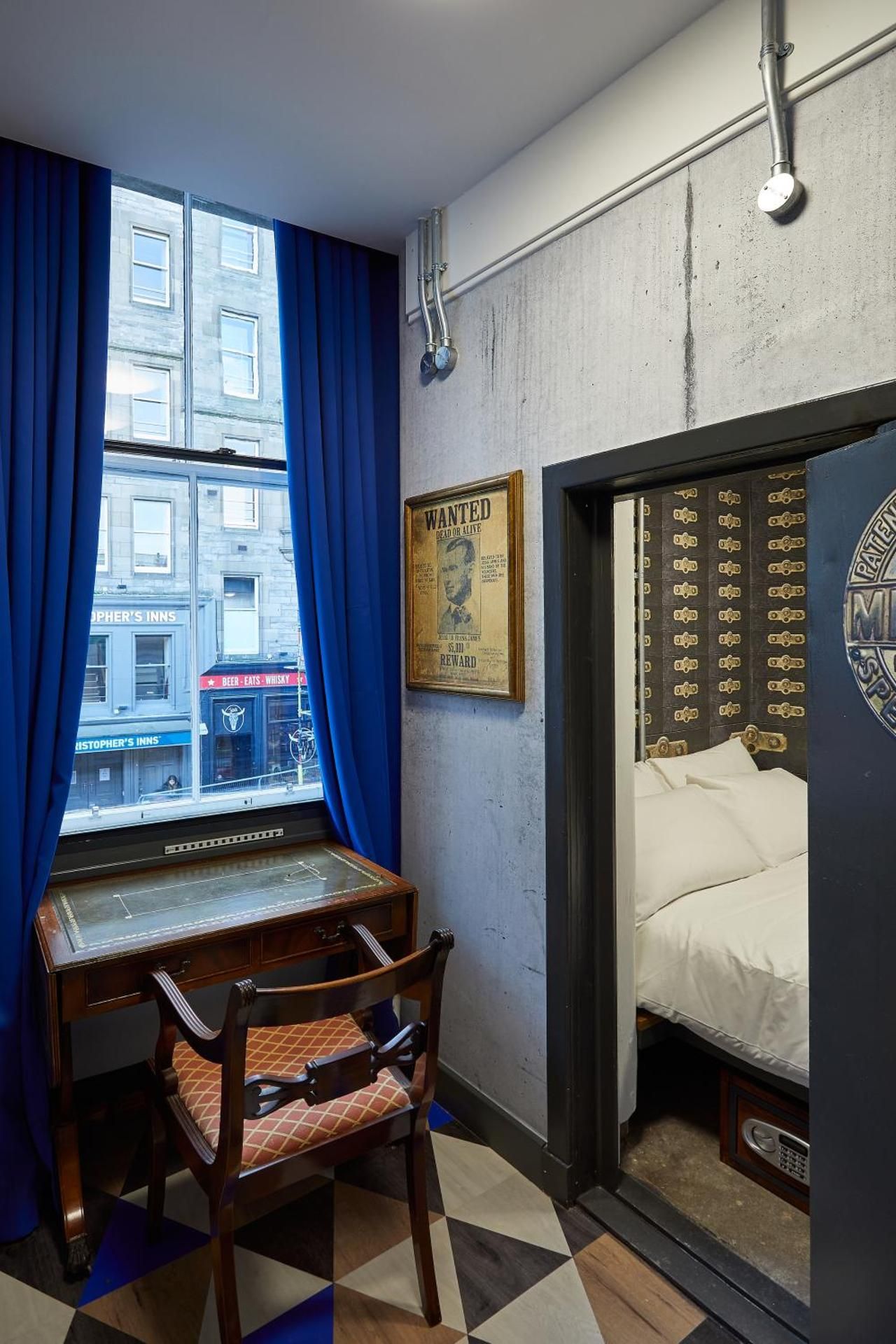 St Christopher's Edinburgh Old Town - Hostel Double Ensuite 8