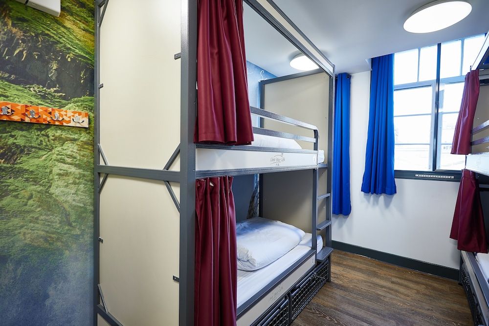 St Christopher's Edinburgh Old Town - Hostel Private 6-Bed Room Shared Bathroom 2