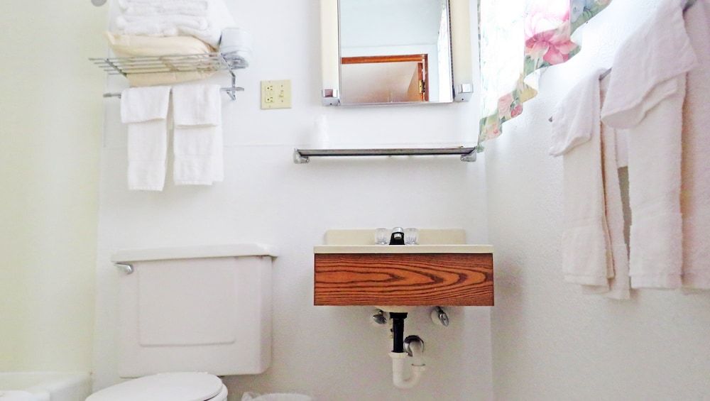 Indianhead Ironwood Motel 3 Full Beds Non Smoking 2nd Floor 6