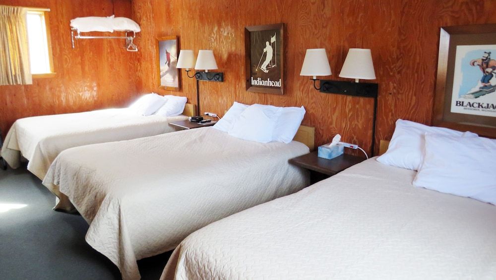 Indianhead Ironwood Motel 3 Full Beds Non Smoking 2nd Floor