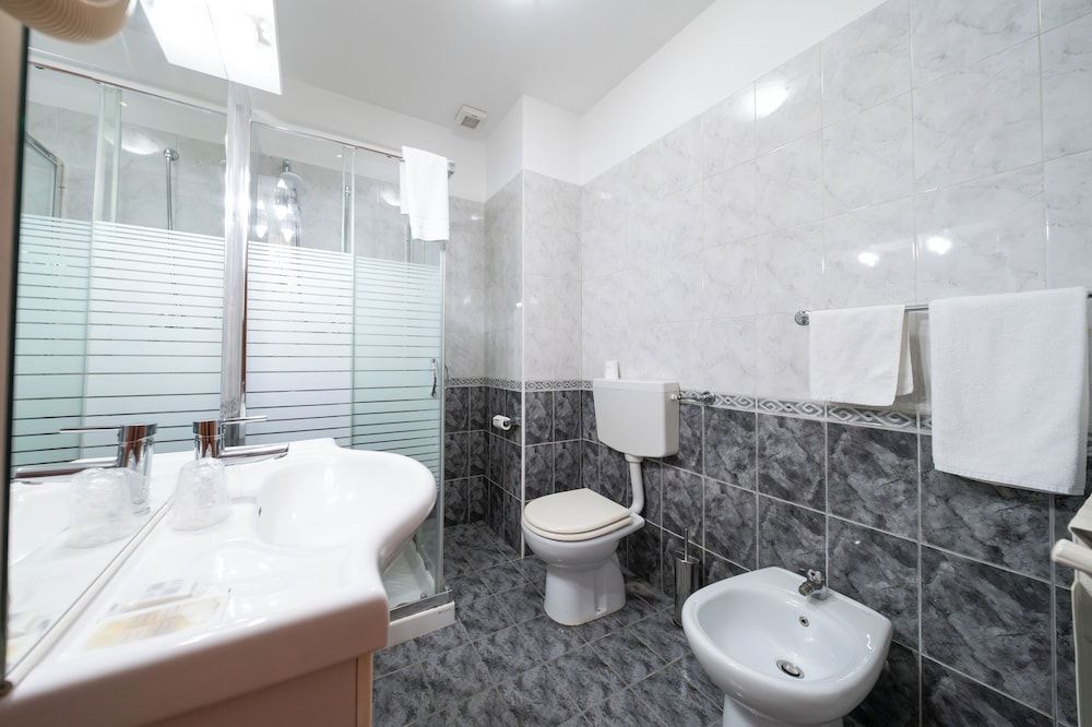 Cavour Resort Single Room, 1 Queen Bed 11