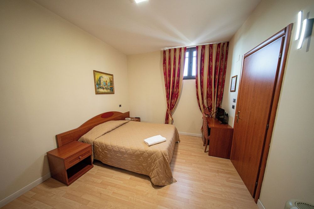 Cavour Resort Single Room, 1 Queen Bed 5