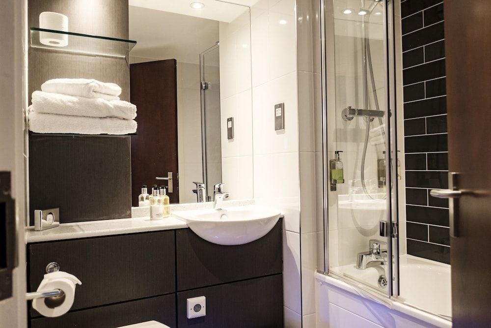 The Princess Royal Deluxe Double or Twin Room (Shower) 10