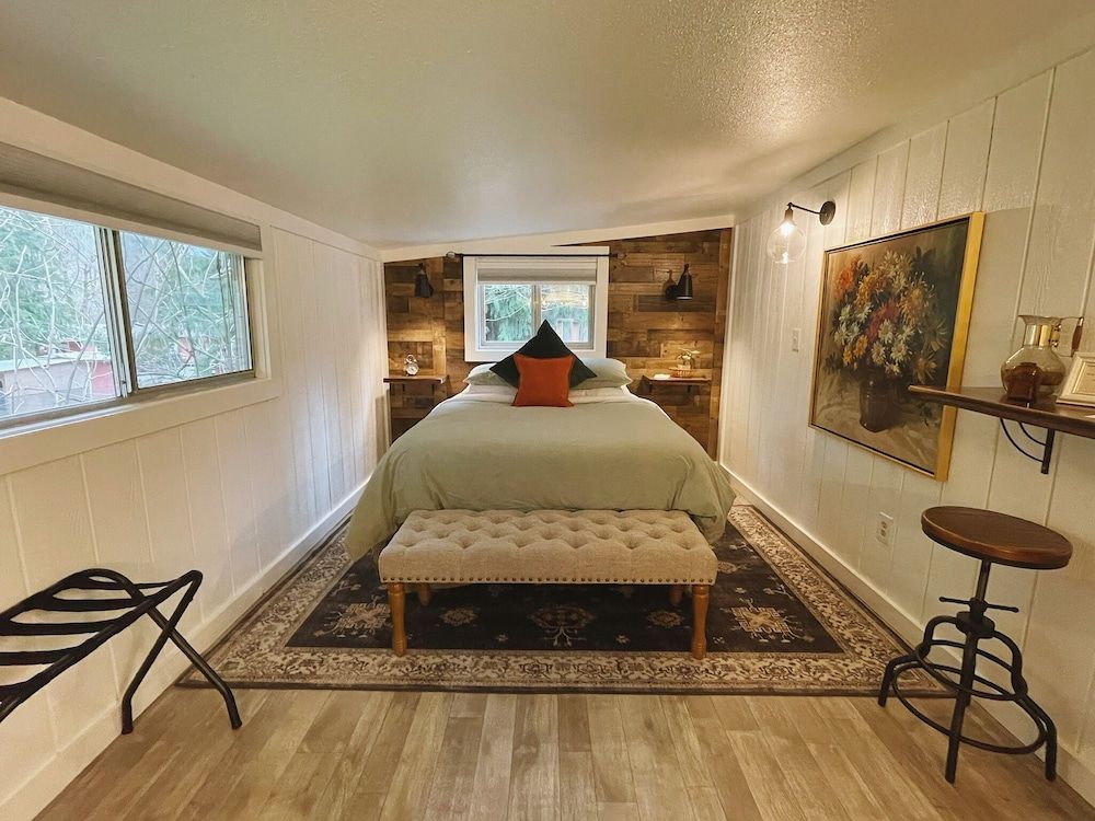 Emerald Valley Inn Premium Suite, 2 Queen Beds, Non Smoking, Kitchenette 10