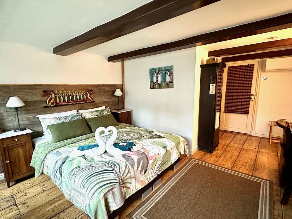 Amsterdam B&B Barangay Deluxe Double or Twin Room 9