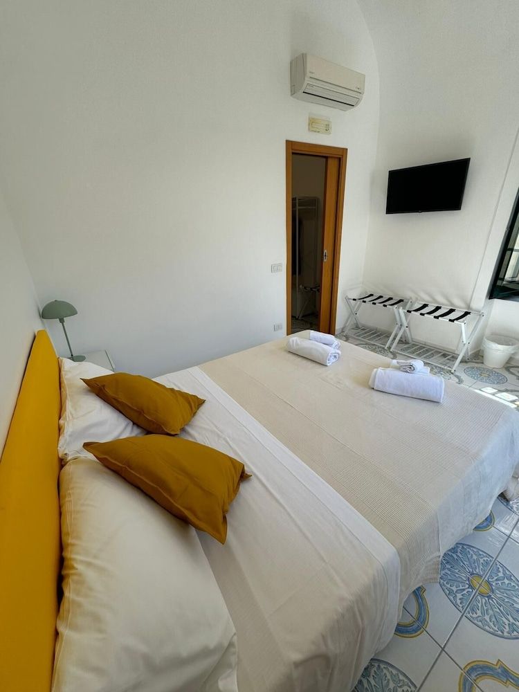 Il Vicoletto Family Quadruple Room (Amalfi) 5