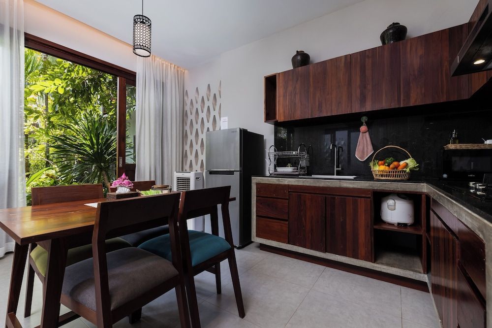 Golden Vishnu Villa Spacious 2-Bedroom Villa with Pool View 7