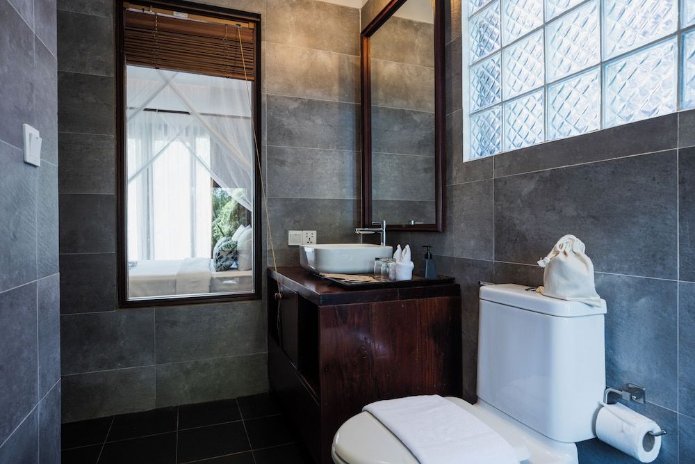 Golden Vishnu Villa Spacious 2-Bedroom Villa with Pool View 6