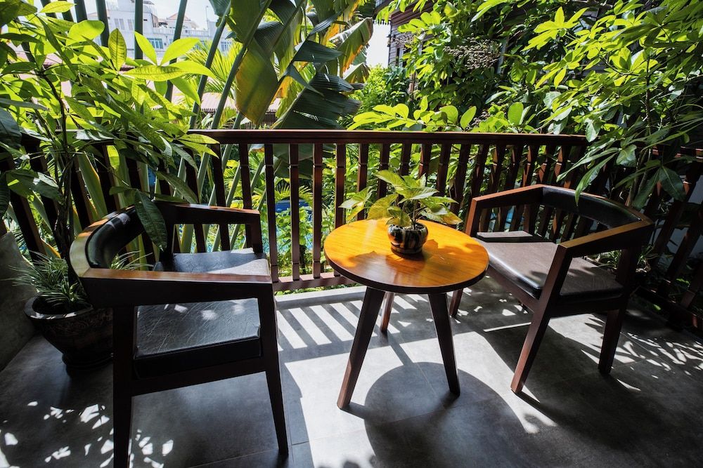 Golden Vishnu Villa Spacious 2-Bedroom Villa with Pool View 3