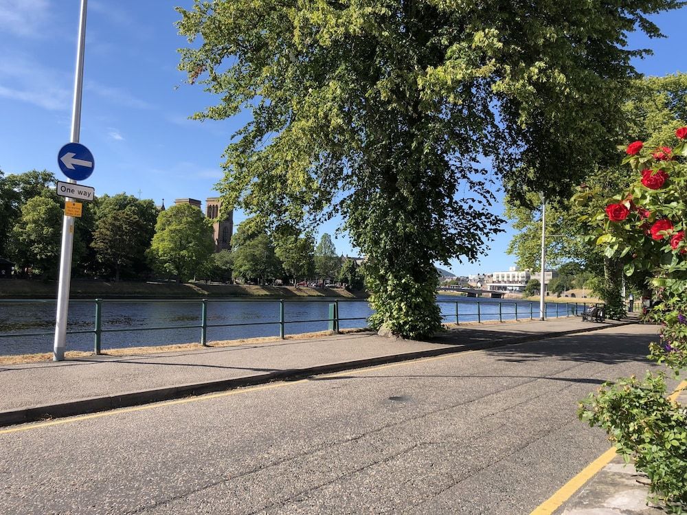 La Scala Inverness City Apartment City Apartment, Private Bathroom 29