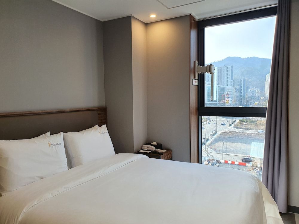 The Muse Hotel & Residence Deluxe Double Room 3