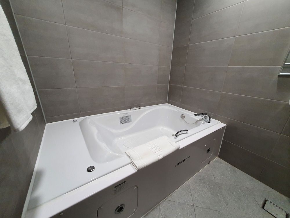 The Muse Hotel & Residence Executive Studio Suite 6