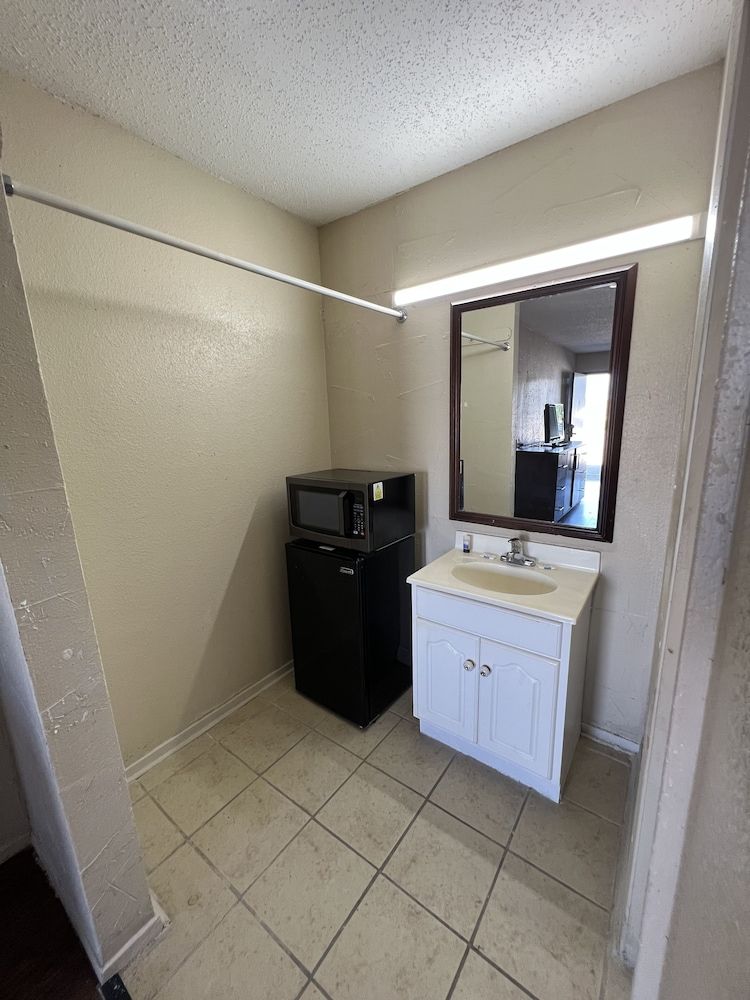 Great Western Inn & Suites Standard Double or Twin Room, 2 Double Beds 5